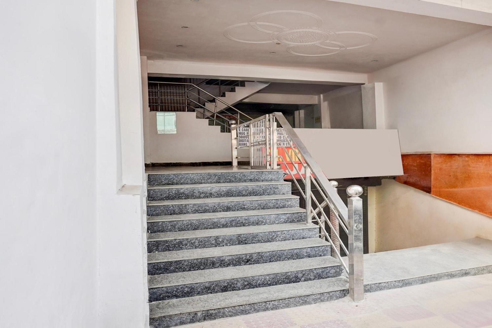OYO 92386 Shri Hotel Vip Kālkāji Devi Buitenkant foto