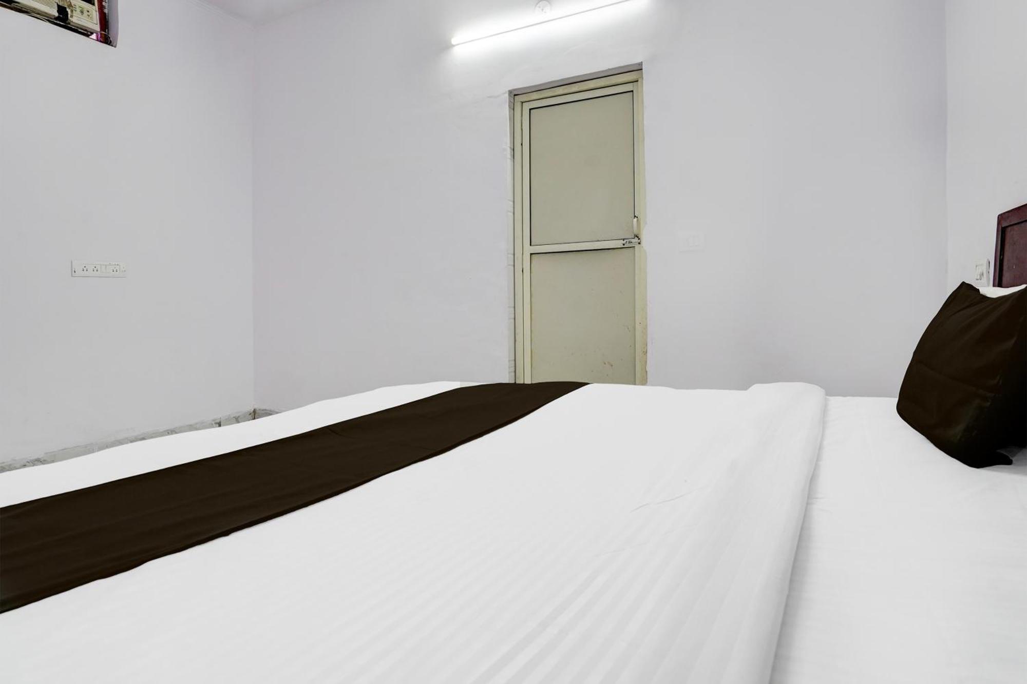 OYO 92386 Shri Hotel Vip Kālkāji Devi Buitenkant foto